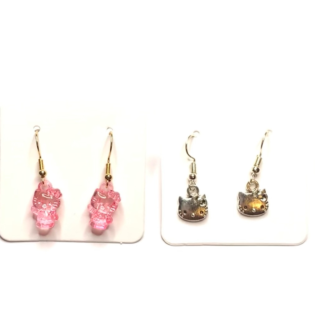 New 2pcs Hello Kitty Earrings Bundle 15$